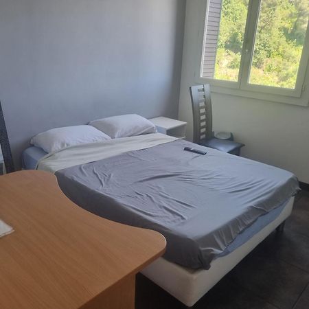 New Cheap Private Room, Kitchen , Overwieuw Sea,Tram On Spot, 12 Minutes From Nice Train Station With Tram , Beach In 17 Min Tram , Chambre Privee Pas Cher, Cuisine Equipee , Tram Sur Place, Apercu Mer, 12 Min De La Gare De Nice Avec Le Tram, 17 Min Ruang foto