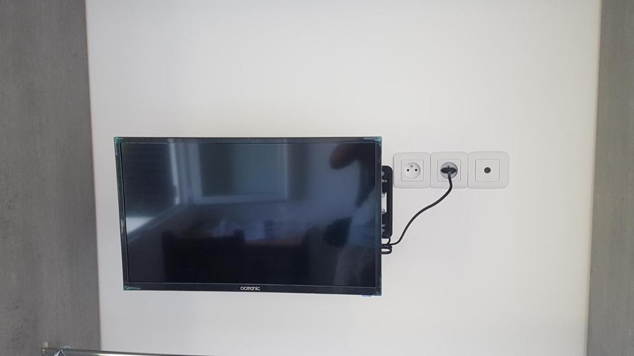 New Cheap Private Room, Kitchen , Overwieuw Sea,Tram On Spot, 12 Minutes From Nice Train Station With Tram , Beach In 17 Min Tram , Chambre Privee Pas Cher, Cuisine Equipee , Tram Sur Place, Apercu Mer, 12 Min De La Gare De Nice Avec Le Tram, 17 Min Bagian luar foto