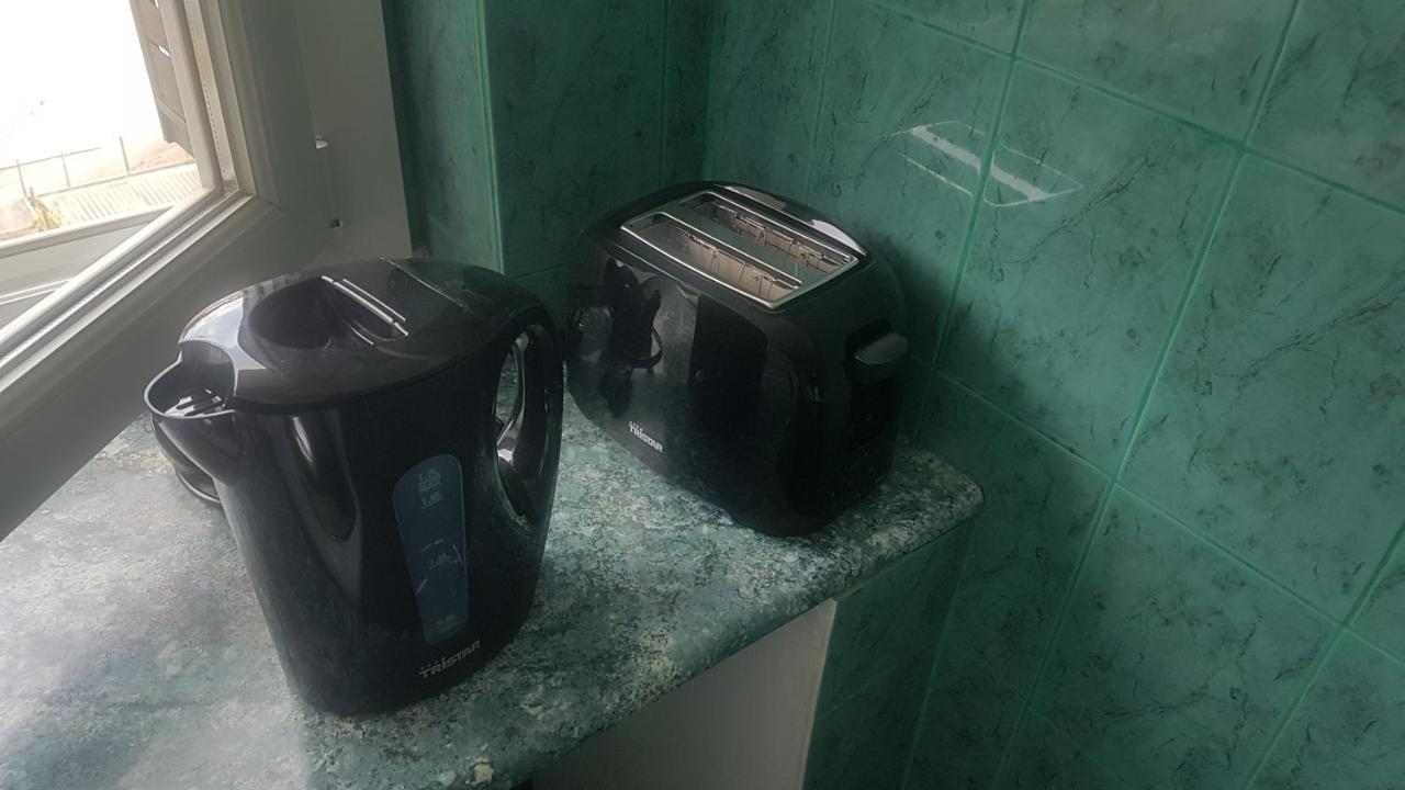 New Cheap Private Room, Kitchen , Overwieuw Sea,Tram On Spot, 12 Minutes From Nice Train Station With Tram , Beach In 17 Min Tram , Chambre Privee Pas Cher, Cuisine Equipee , Tram Sur Place, Apercu Mer, 12 Min De La Gare De Nice Avec Le Tram, 17 Min Bagian luar foto