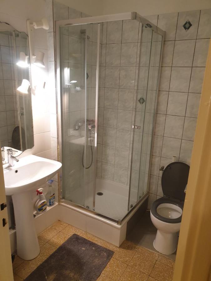 New Cheap Private Room, Kitchen , Overwieuw Sea,Tram On Spot, 12 Minutes From Nice Train Station With Tram , Beach In 17 Min Tram , Chambre Privee Pas Cher, Cuisine Equipee , Tram Sur Place, Apercu Mer, 12 Min De La Gare De Nice Avec Le Tram, 17 Min Bagian luar foto