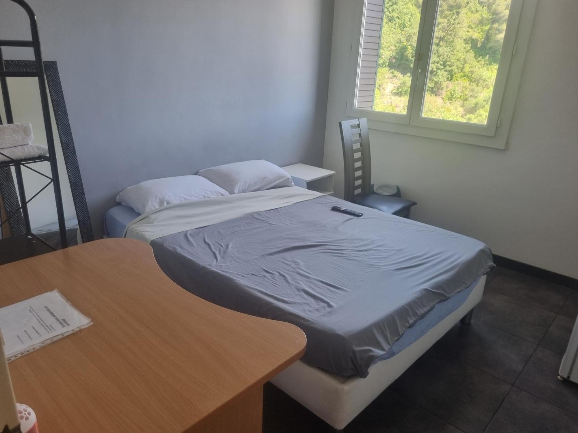 New Cheap Private Room, Kitchen , Overwieuw Sea,Tram On Spot, 12 Minutes From Nice Train Station With Tram , Beach In 17 Min Tram , Chambre Privee Pas Cher, Cuisine Equipee , Tram Sur Place, Apercu Mer, 12 Min De La Gare De Nice Avec Le Tram, 17 Min Ruang foto