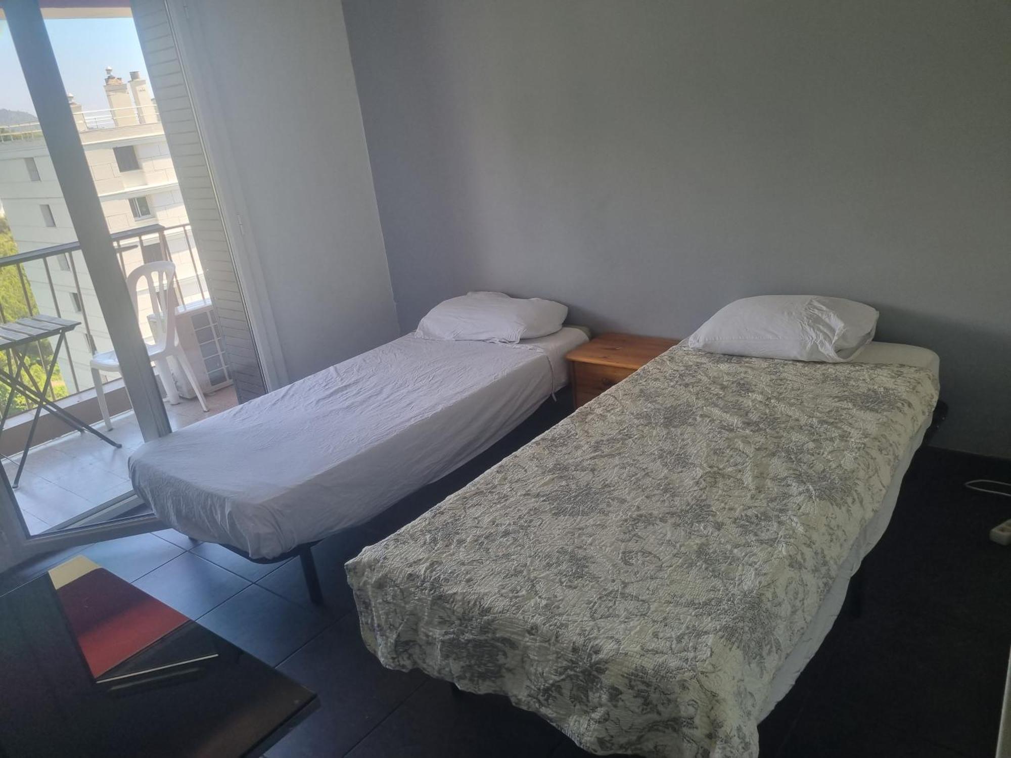 New Cheap Private Room, Kitchen , Overwieuw Sea,Tram On Spot, 12 Minutes From Nice Train Station With Tram , Beach In 17 Min Tram , Chambre Privee Pas Cher, Cuisine Equipee , Tram Sur Place, Apercu Mer, 12 Min De La Gare De Nice Avec Le Tram, 17 Min Ruang foto