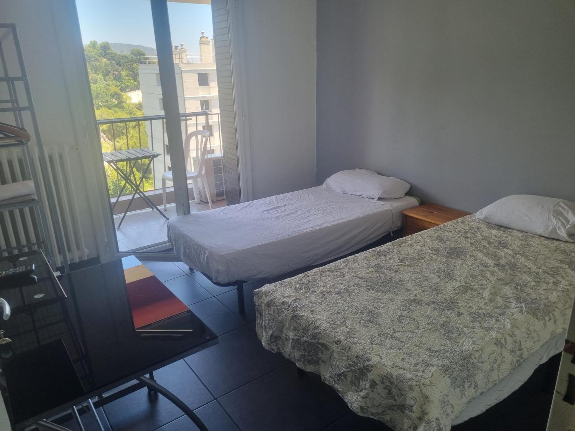 New Cheap Private Room, Kitchen , Overwieuw Sea,Tram On Spot, 12 Minutes From Nice Train Station With Tram , Beach In 17 Min Tram , Chambre Privee Pas Cher, Cuisine Equipee , Tram Sur Place, Apercu Mer, 12 Min De La Gare De Nice Avec Le Tram, 17 Min Ruang foto