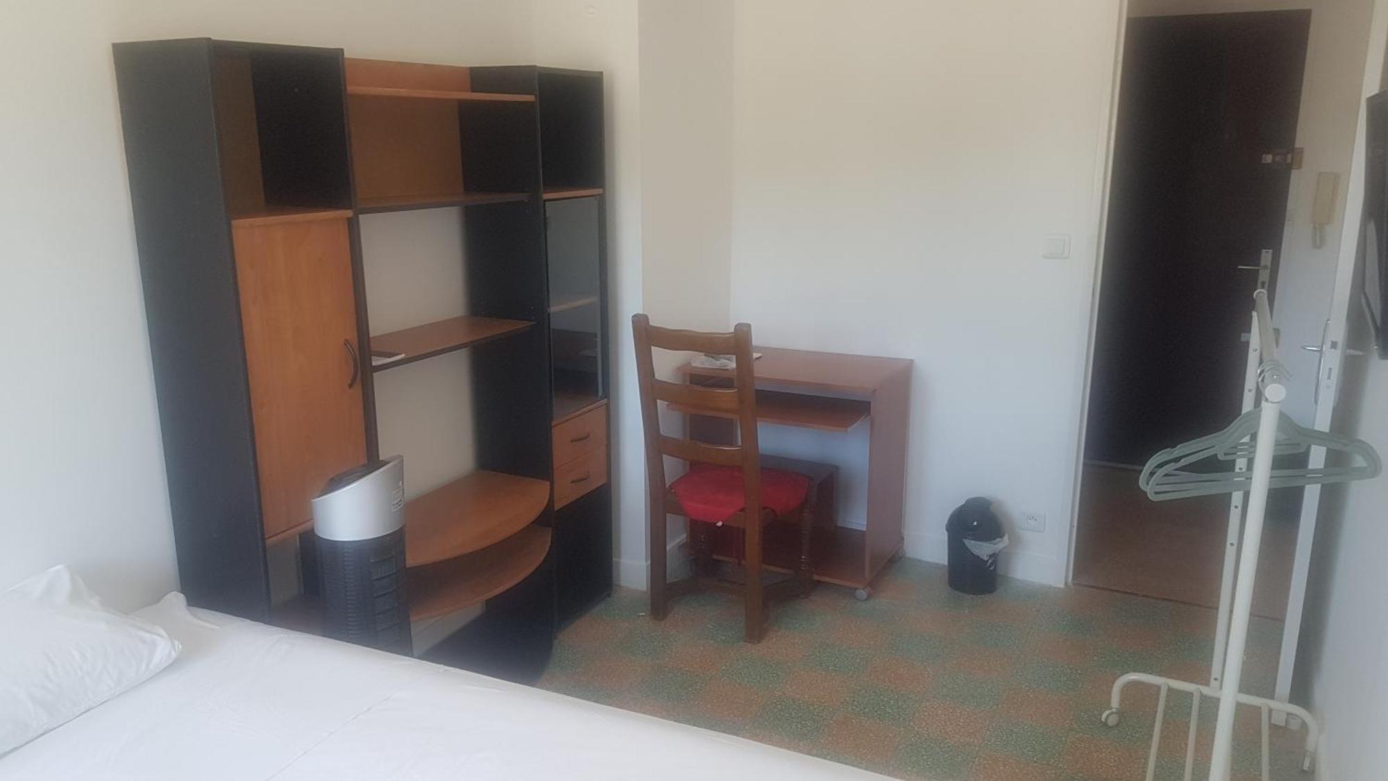 New Cheap Private Room, Kitchen , Overwieuw Sea,Tram On Spot, 12 Minutes From Nice Train Station With Tram , Beach In 17 Min Tram , Chambre Privee Pas Cher, Cuisine Equipee , Tram Sur Place, Apercu Mer, 12 Min De La Gare De Nice Avec Le Tram, 17 Min Ruang foto